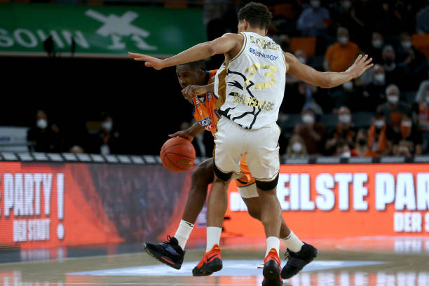 主场迎战斯 主场迎战斯