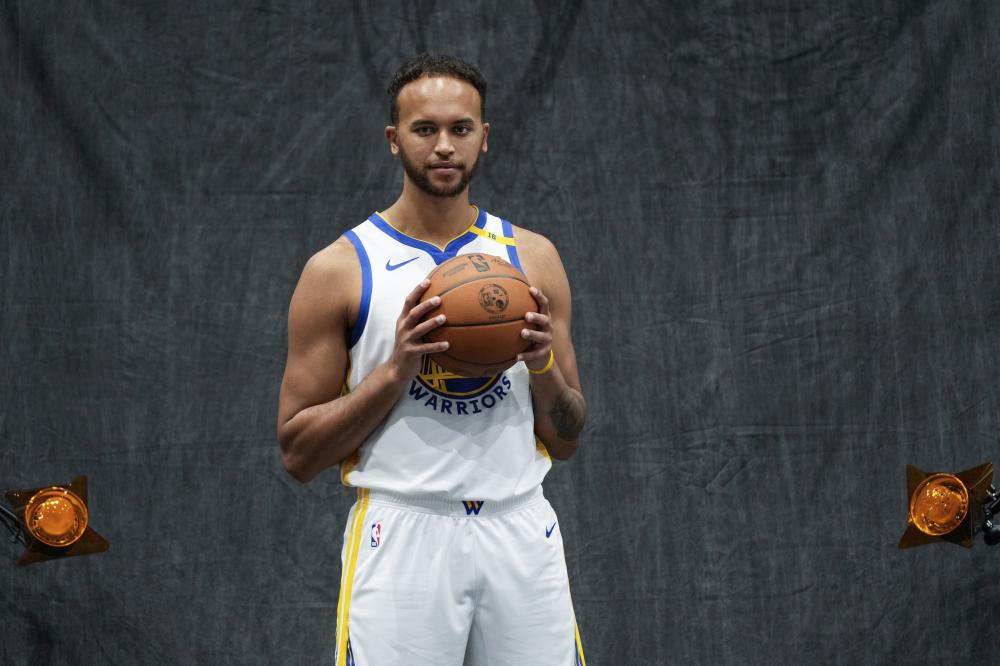 地与前锋衔 地与前锋衔