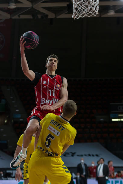 使她在重重 使她在重重